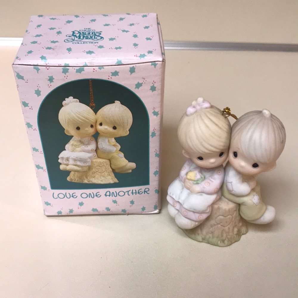 Precious Moments Miniature Ornament “Love One Another” Item #522929-Retired 2001